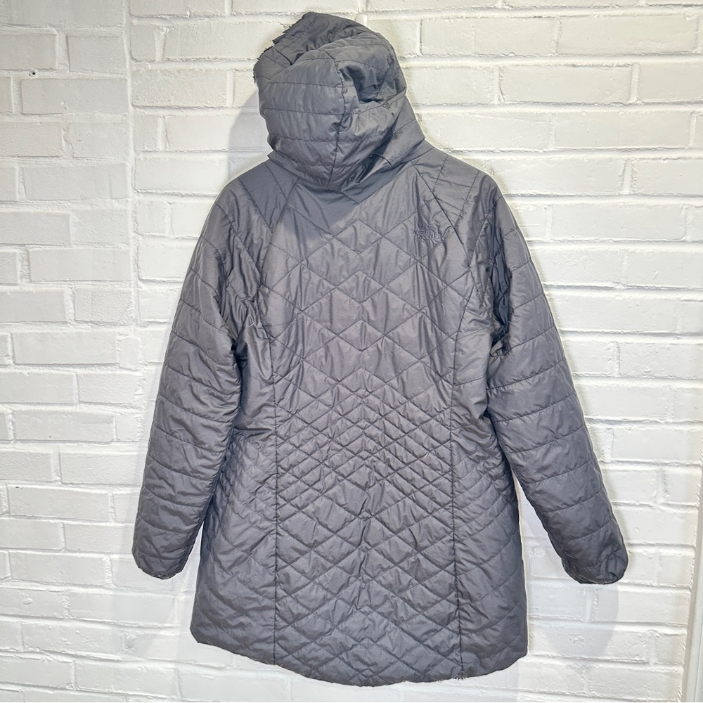 The North Face Mossbud Reversible Parka in Asphalt Grey - Picture 6 of 12